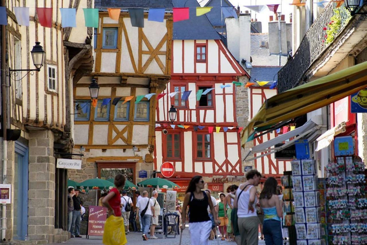 Stop 100M Du Port-Parking Gratuit A 5Mn Vannes Luaran gambar